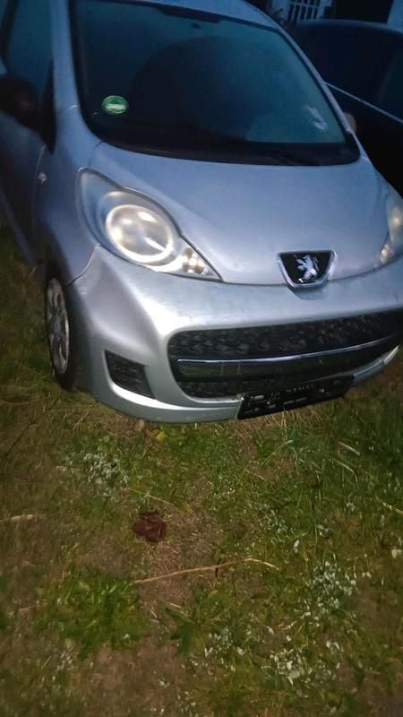 Silber Gebraucht 2008 Peugeot 107 Kleinwagen | 200 € (Superpreis) - Bild 1/4