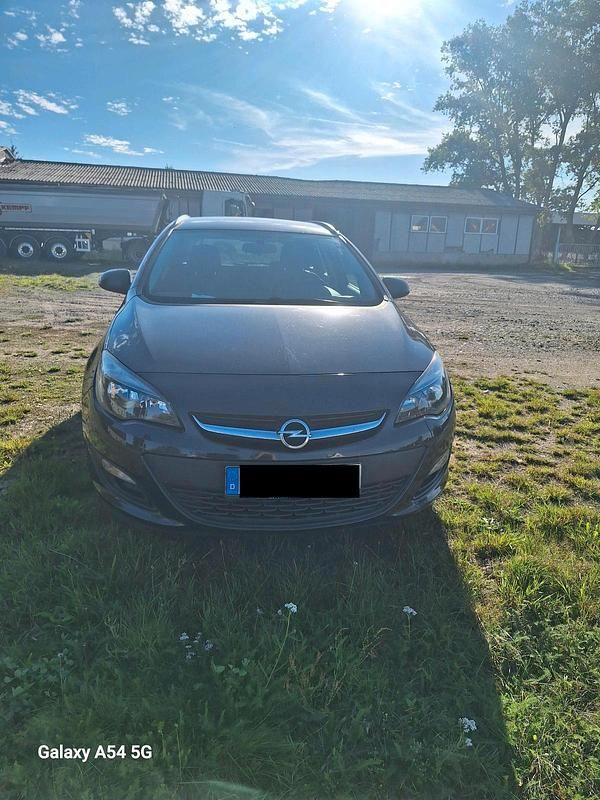 Schwarz Gebraucht 2015 Opel Astra Kombi | 3.000 € (Superpreis) - Bild 1/4