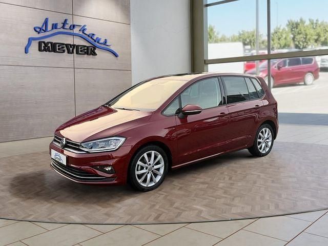 Cranberry red metallic Gebraucht 2018 VW Golf Sportsvan Join Van / Kleinbus | 16.410 € (Fairer Preis) - Bild 1/4