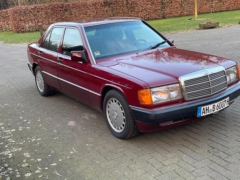 Gebraucht Mercedes 190 94 PS (69 kW) 1992 Rot Limousine