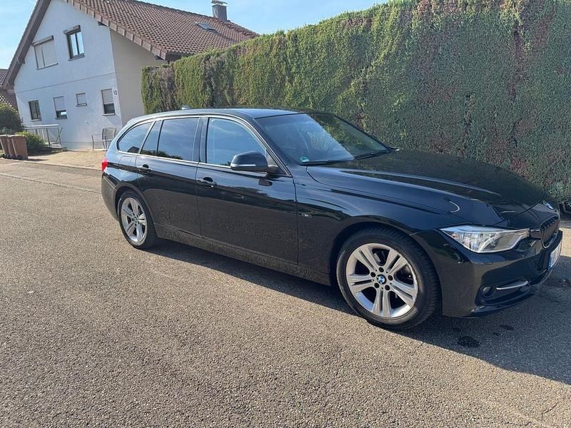 Gebraucht BMW 320 Sport Line 184 PS (135 kW) 2013 Schwarz Kombi