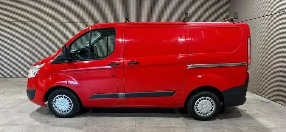 Używany Ford Transit 101 KM (74 kW) 2014 Czerwony Minivan