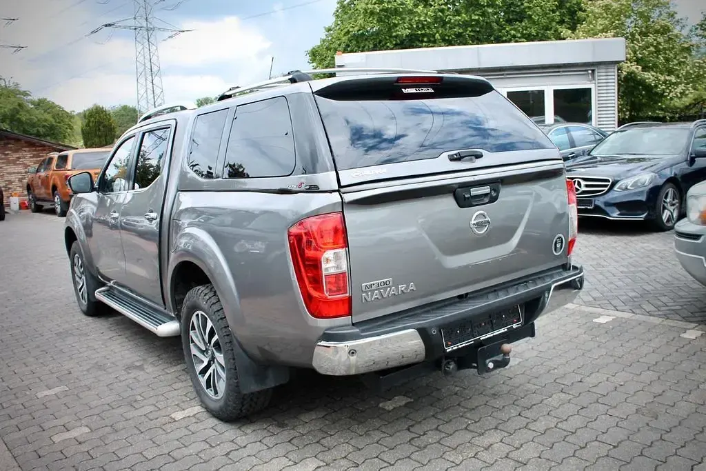 Gebraucht Nissan Navara Tekna 190 PS (139 kW) 2016 Grau Pickup