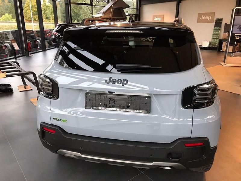 Neu Jeep Avenger Overland 145 PS (106 kW) 2025 Grau SUV