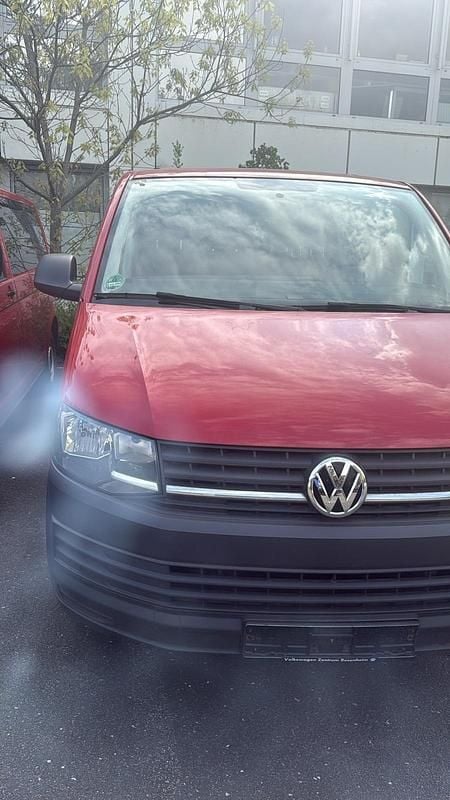 Second-hand VW Multivan 135 CP (99 kW) 2019 Roșu Monovolum