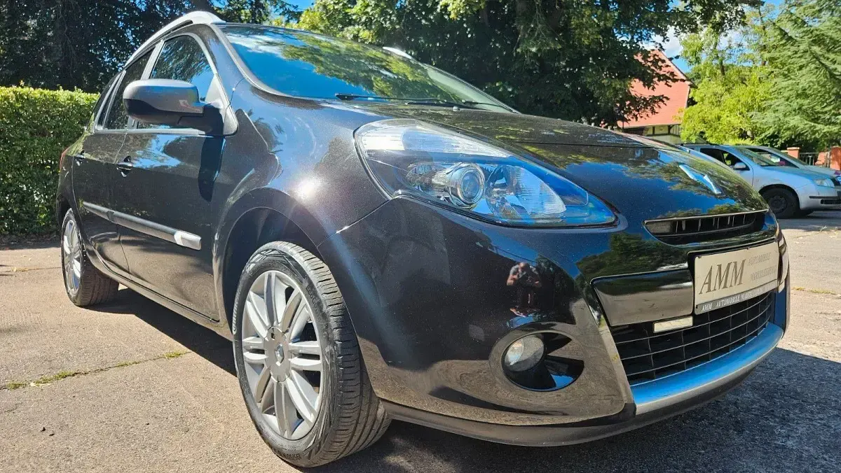 Gebraucht Renault Clio GrandTour Night&Day 101 PS (74 kW) 2011 Schwarz Kombi