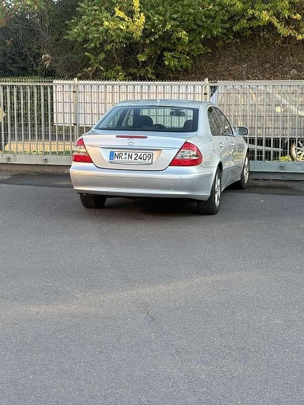 Gebraucht Mercedes E200 Elegance 136 PS (100 kW) 2009 Limousine