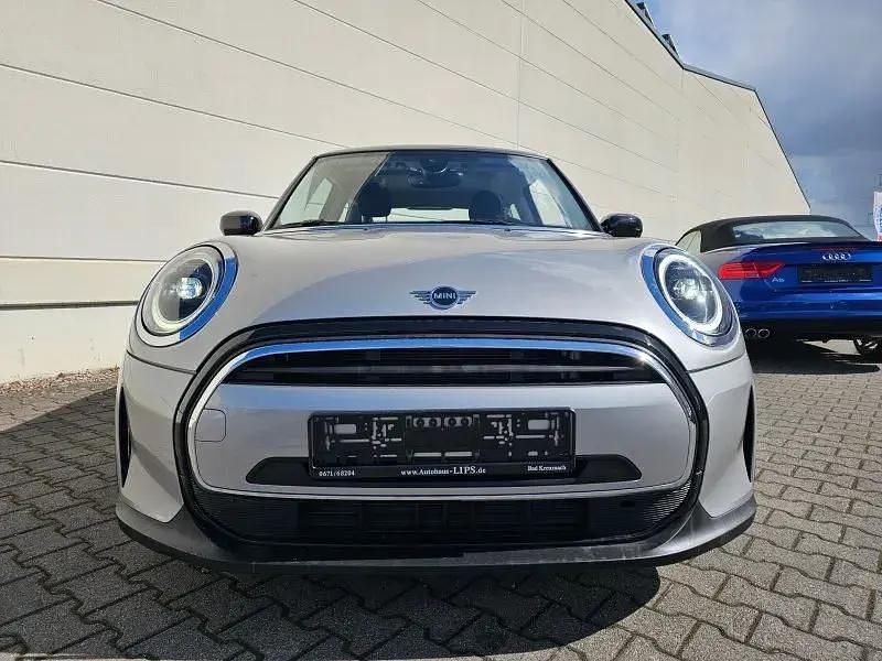 Używany Mini Cooper Essential 136 KM (100 kW) 2023 Srebrny Hatchback