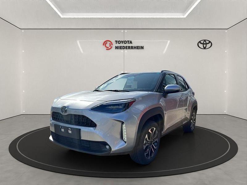 Silber Neu 2025 Toyota Yaris Cross SUV | 31.333 € (Etwas zu teuer) - Bild 1/4
