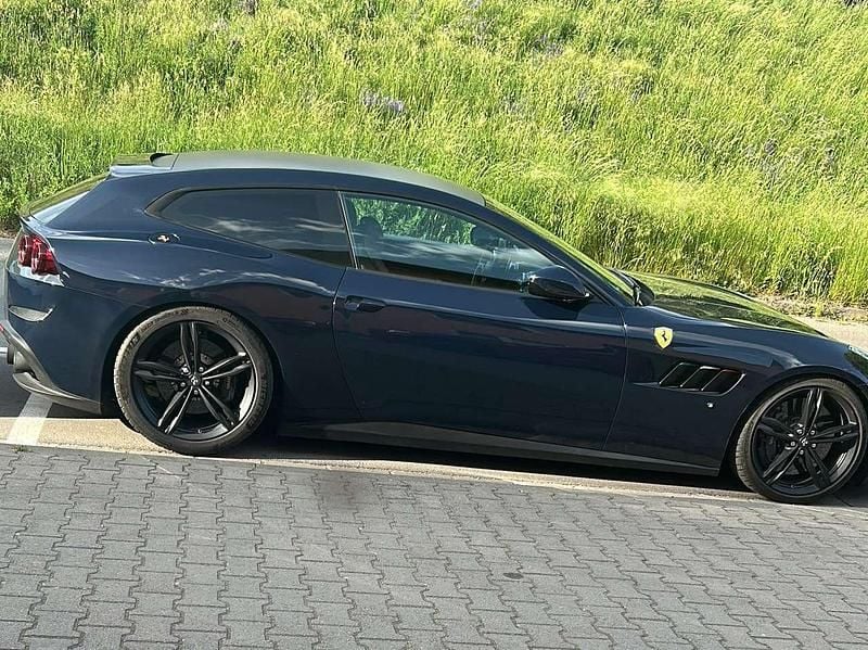 Blau Gebraucht 2016 Ferrari GTC4Lusso Coupé | 139.999 € - Bild 1/4