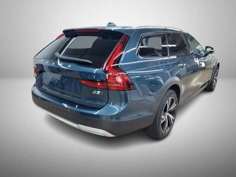 Gebraucht Volvo V90 CC Plus 250 PS (183 kW) 2024 Denim blue Kombi