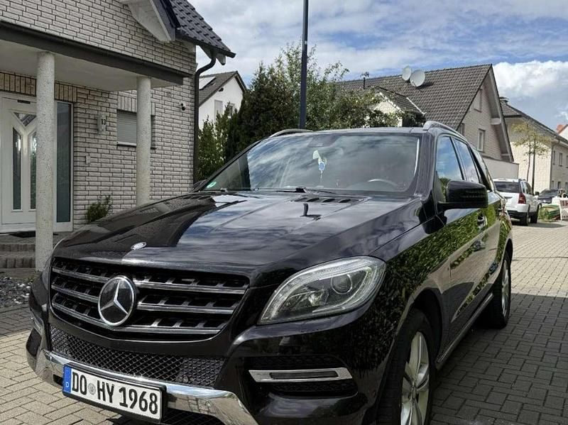 Schwarz Gebraucht 2014 Mercedes ML350 SUV | 17.500 € (Fairer Preis) - Bild 1/4