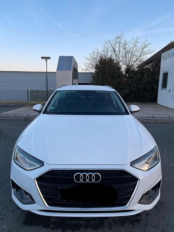 Weiß Gebraucht 2021 Audi A4 Kombi | 25.000 € - Bild 1/4