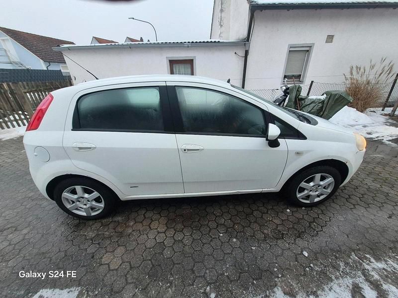 Gebraucht Fiat Punto 78 PS (57 kW) 2008 Weiß Kleinwagen