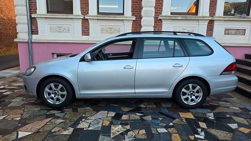 Gebraucht VW Golf VI 105 PS (77 kW) 2010 Silber Kleinwagen