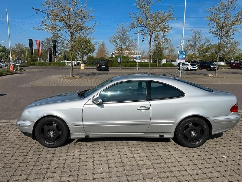 Gebraucht Mercedes CLK230 197 PS (144 kW) 2002 Grau Coupé