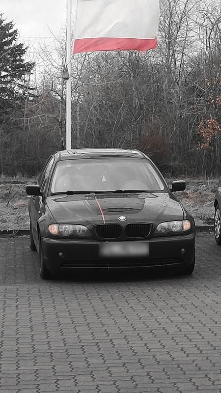Schwarz Gebraucht 2003 BMW 318 Limousine | 2.400 € (Fairer Preis) - Bild 1/4