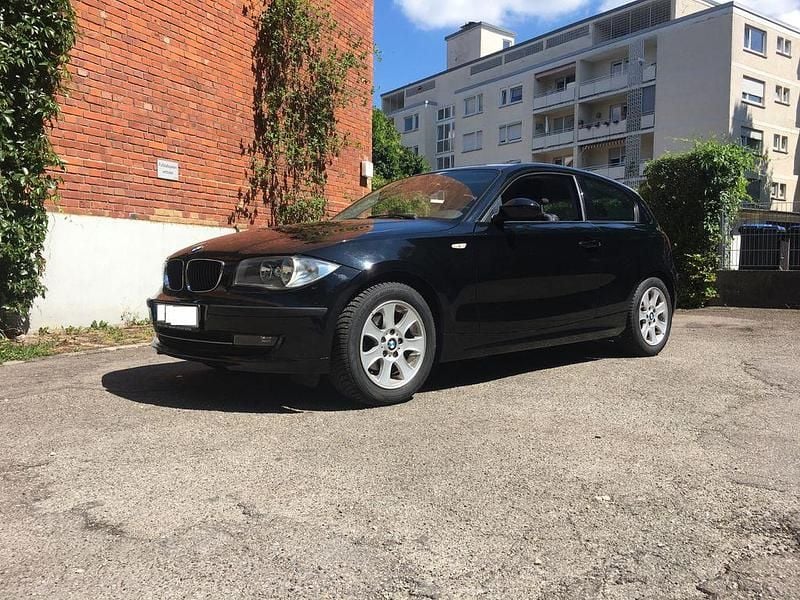 Gebraucht BMW 116 122 PS (89 kW) 2007 Schwarz Kleinwagen