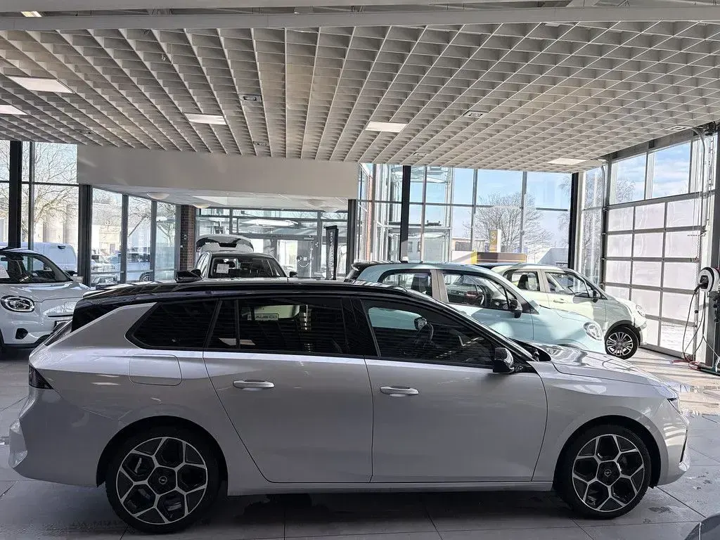 Gebraucht Opel Astra Ultimate 136 PS (100 kW) 2024 Silber Kleinwagen