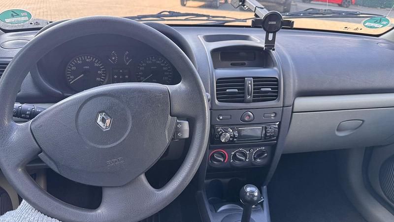 Second-hand Renault Clio II 2002 Verde Berlinǎ