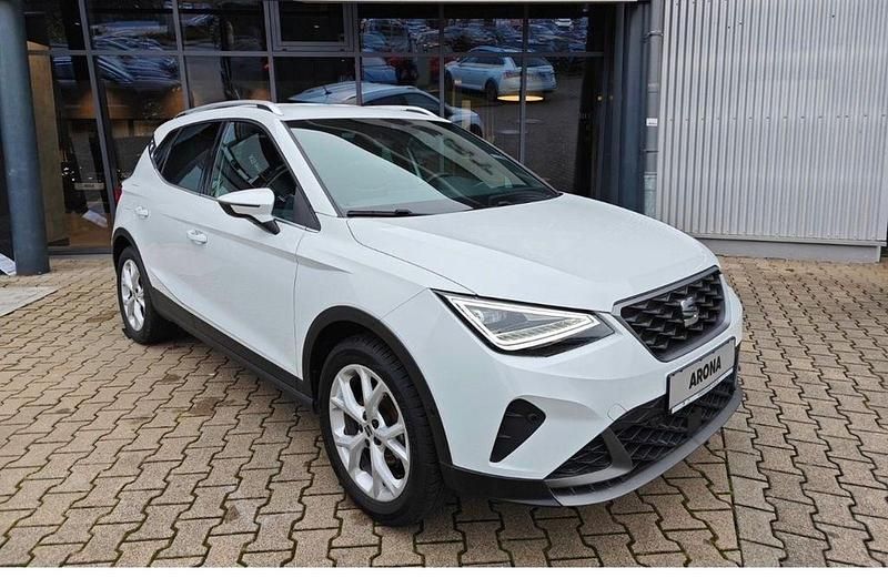Weiß Gebraucht 2023 Seat Arona FR SUV | 17.990 € (Guter Preis) - Bild 1/4