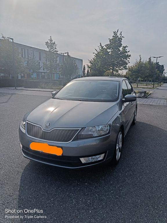 Grau Gebraucht 2013 Skoda Rapid Ambition Limousine | 9.500 € (Fairer Preis) - Bild 1/4