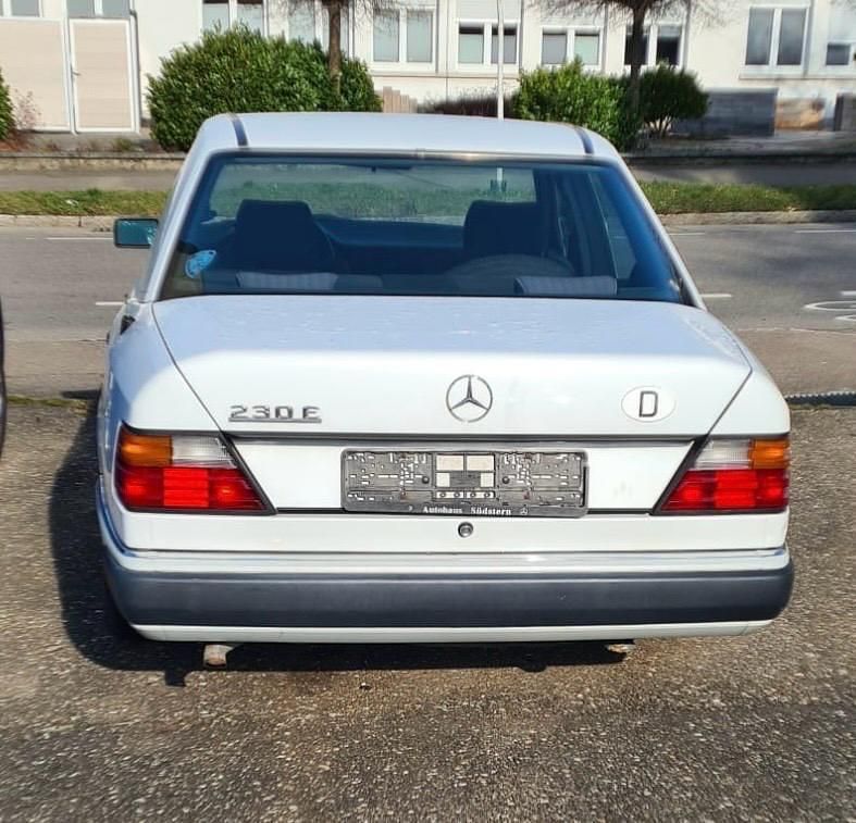 Gebraucht Mercedes E230 132 PS (97 kW) 1991 Weiß Limousine