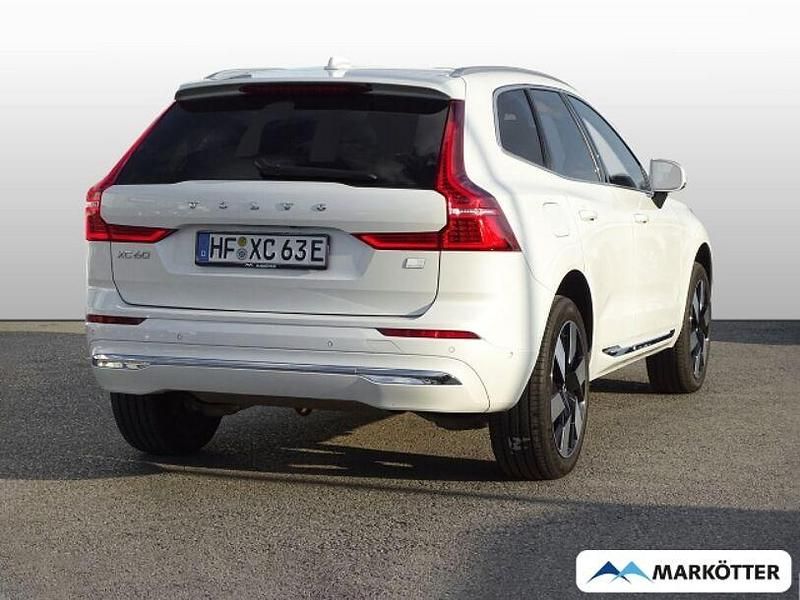 Gebraucht Volvo XC60 Plus 398 PS (292 kW) 2024 Crystal white / metallic SUV