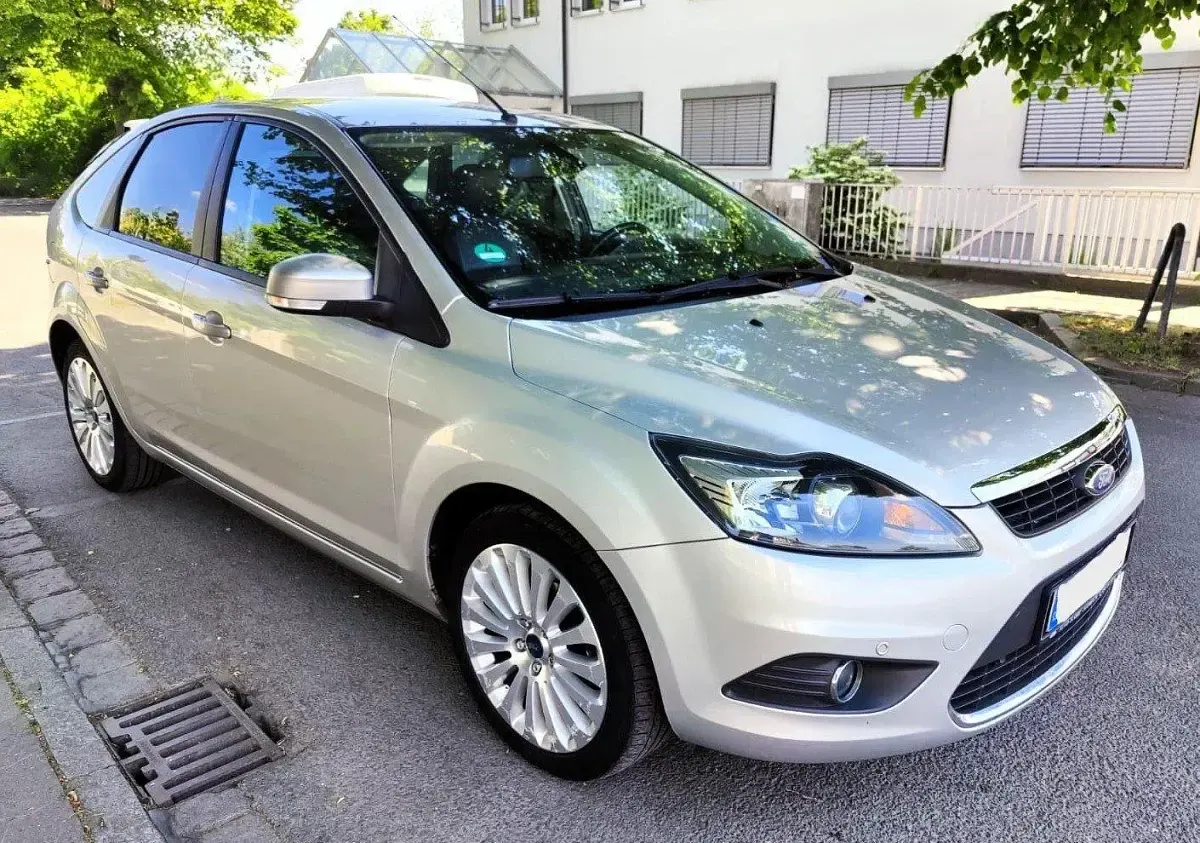 Gebraucht Ford Focus Titanium 125 PS (91 kW) 2008 Silber Limousine