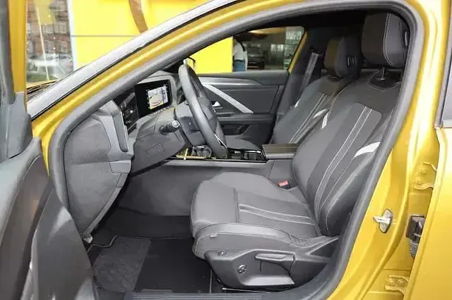 Gebraucht Opel Astra 131 PS (96 kW) 2024 Kult gelb Limousine