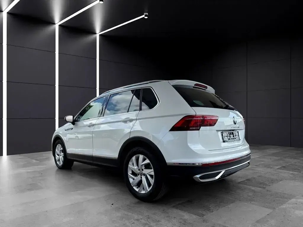 Gebraucht VW Tiguan Elegance 150 PS (110 kW) 2023 Oryxweiß perlmutteffek (metallic) SUV