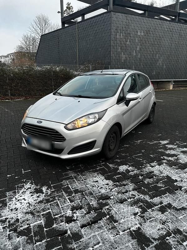 Silber Gebraucht 2014 Ford Fiesta Kleinwagen | 4.900 € (Fairer Preis) - Bild 1/4