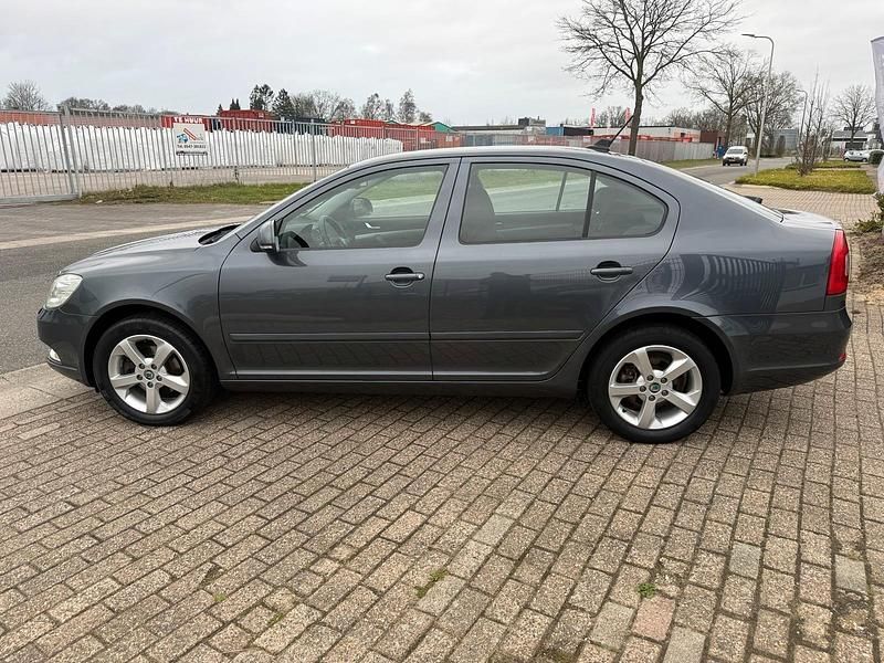 Gebraucht Skoda Octavia 123 PS (90 kW) 2012 Grau Limousine