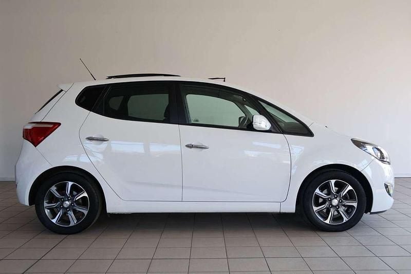 Gebraucht Hyundai ix20 125 PS (91 kW) 2017 Weiß Kleinwagen