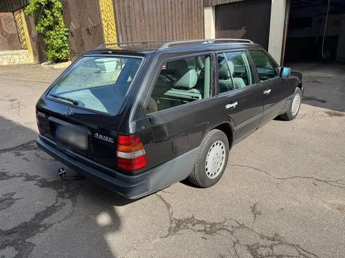 Gebraucht Mercedes E300 180 PS (132 kW) 1989 Schwarz Kombi