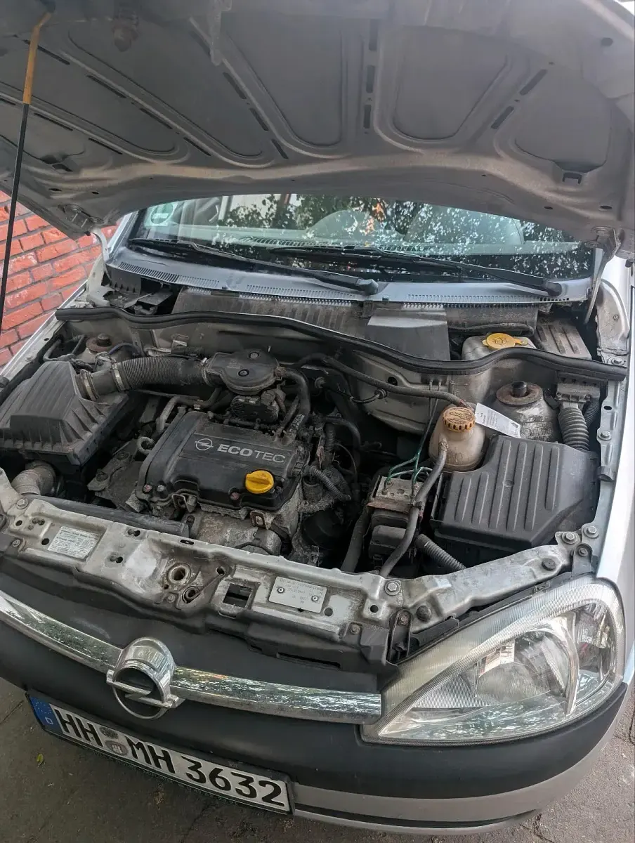 Używany Opel Corsa 60 KM (44 kW) 2003 Srebrny Hatchback