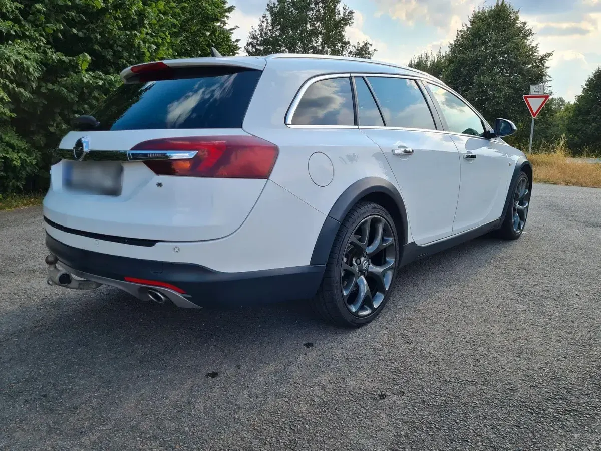 Gebraucht Opel Insignia Country Tourer 194 PS (142 kW) 2014 Weiß Kombi