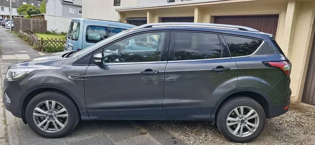 Gebraucht Ford Kuga Titanium 150 PS (110 kW) 2018 Grau SUV