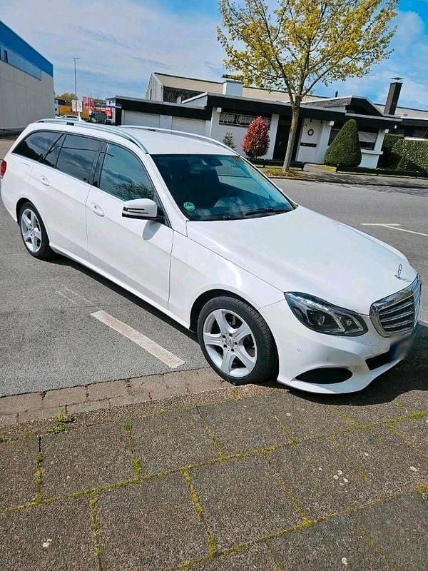 Gebraucht Mercedes E250 204 PS (150 kW) 2015 Weiß Limousine