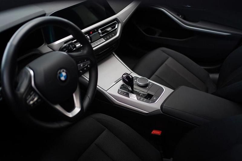 Gebraucht BMW 320 Advantage 190 PS (139 kW) 2021 Weiß Limousine