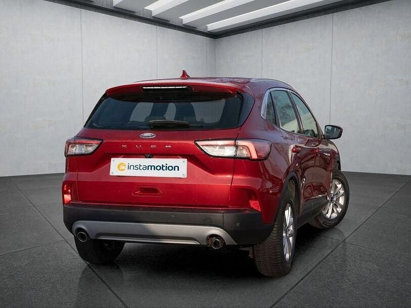 Gebraucht Ford Kuga Titanium 151 PS (111 kW) 2021 Rot SUV