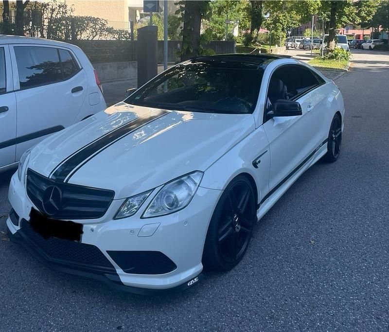Weiß Gebraucht 2010 Mercedes E500 Coupé | 18.000 € (Guter Preis) - Bild 1/4