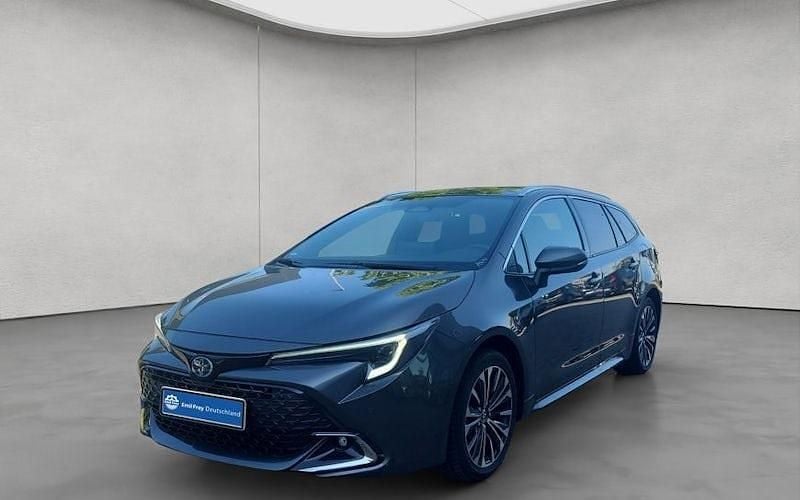 Marlingrau metallic Gebraucht 2023 Toyota Corolla Team Kombi | 26.830 € (Fairer Preis) - Bild 1/4