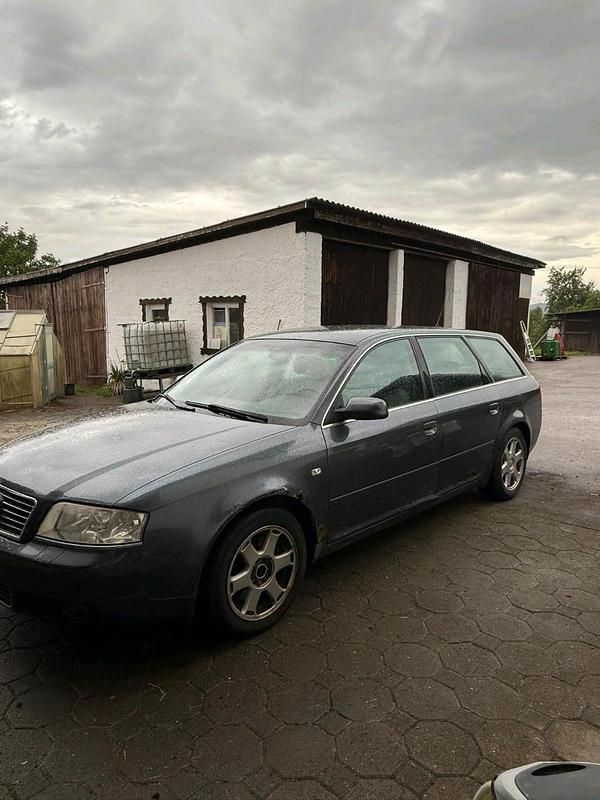 Grau Gebraucht 2001 Audi A6 Kombi | 900 € (Superpreis) - Bild 1/4