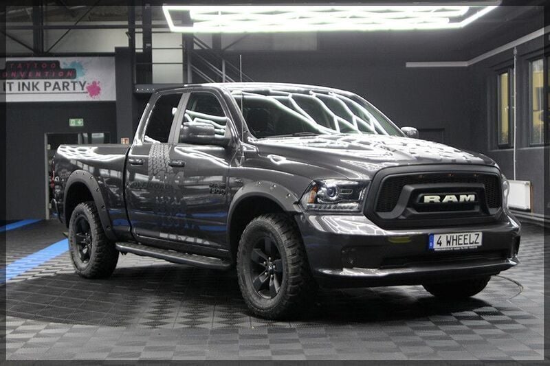Grau Gebraucht 2018 Dodge Ram Abholung | 32.999 € (Superpreis) - Bild 1/4