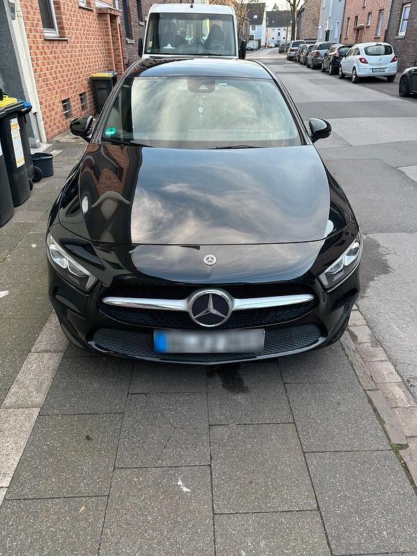 Gebraucht Mercedes A200 163 PS (119 kW) 2018 Schwarz Kleinwagen