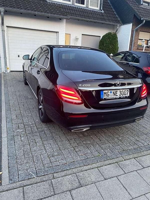Gebraucht Mercedes E200 Avantgarde 184 PS (135 kW) 2019 Limousine