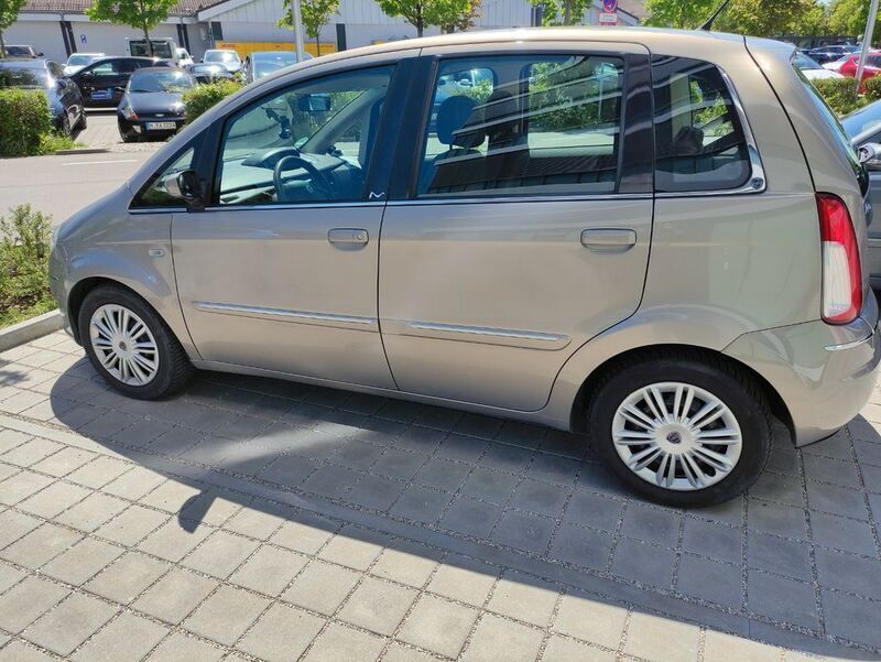 Grau Gebraucht 2008 Lancia Musa Van / Kleinbus | 4.800 € (Etwas zu teuer) - Bild 1/4
