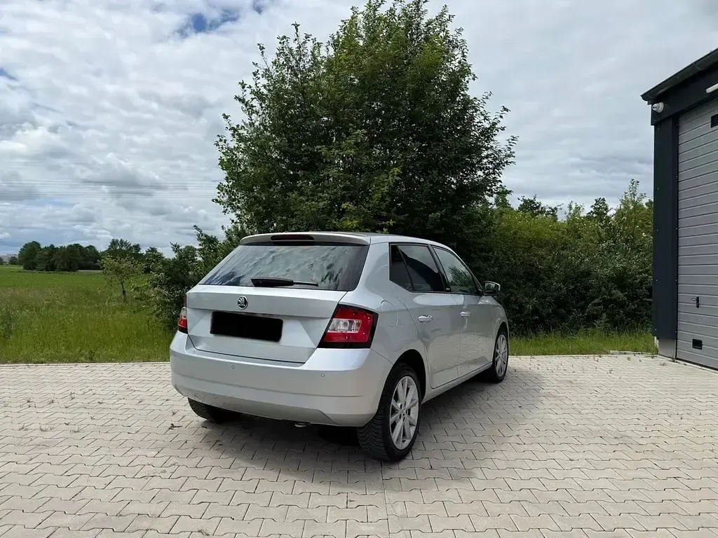 Gebraucht Skoda Fabia Joy 60 PS (44 kW) 2016 Silber Limousine