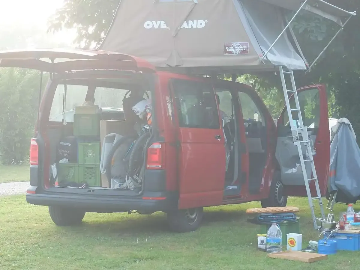 Gebraucht VW Transporter 84 PS (61 kW) 2017 Rot Van